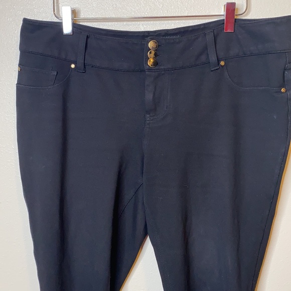 Torrid Ponte Ankle Black Pants Sz 16 - Picture 2 of 5